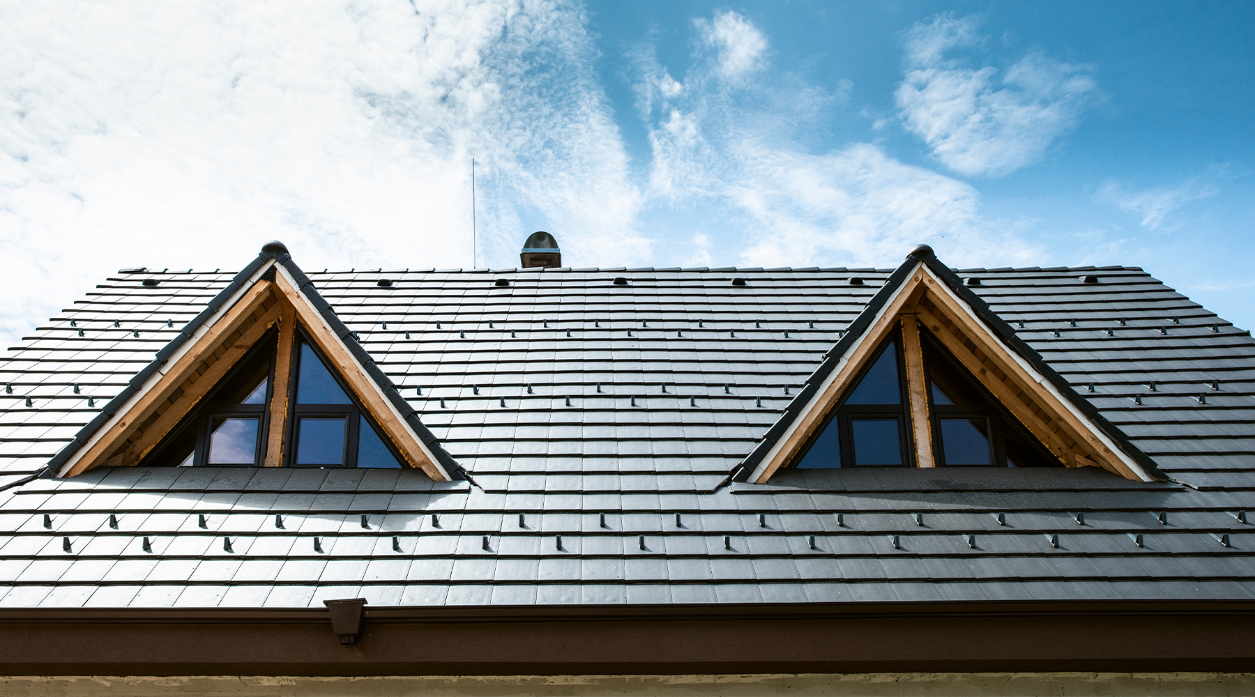 Natural vs. Artificial Roof Slates: Choosing the Right Option for Your Roof
